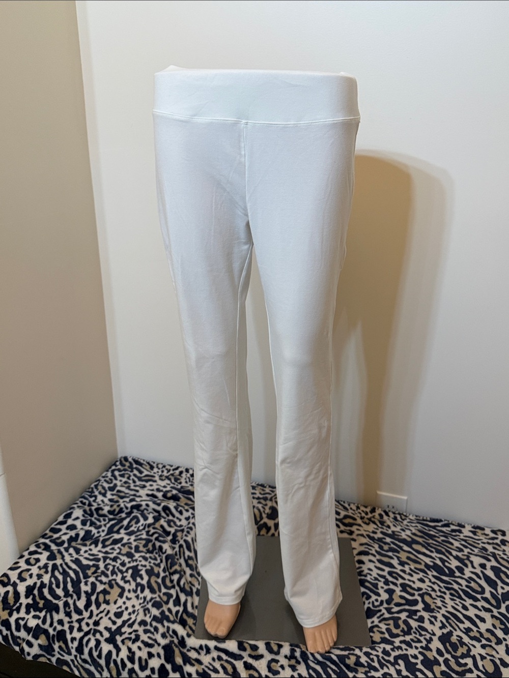 Women’s White Stretch Bootcut Yoga Pants Size Medium